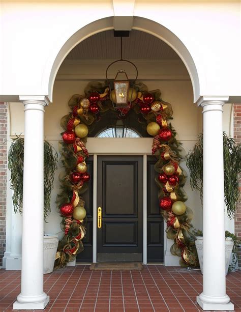 20+ Outdoor Christmas Garland With Ornaments – The Urban Decor