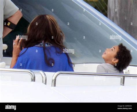 6 Hot Sexy Princess Jay Bikini Pics