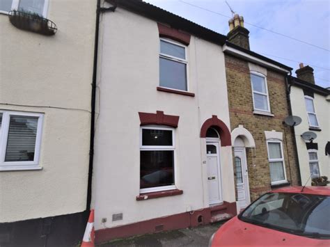 3 Bed Terraced House To Rent In Longley Road Rochester Me1 £1 250 Pcm