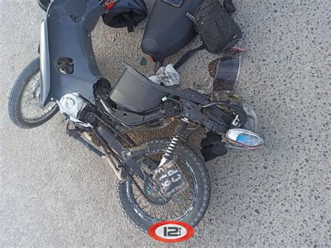 Un motociclista sufrió lesiones graves tras ser embestido por un auto