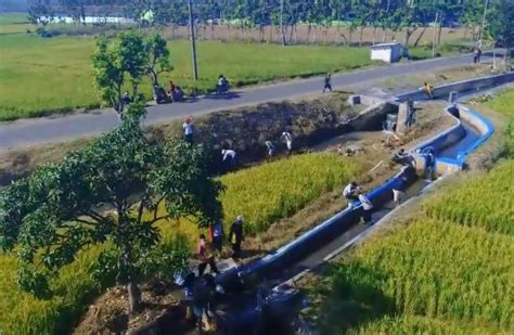 Kolaborasi Angkat Sampah Dan Sedimen Oleh Bidang Sumber Daya Air Dinas