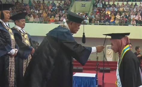 UNY Selenggarakan Wisuda Periode II Tahun Akademik 2023 2024