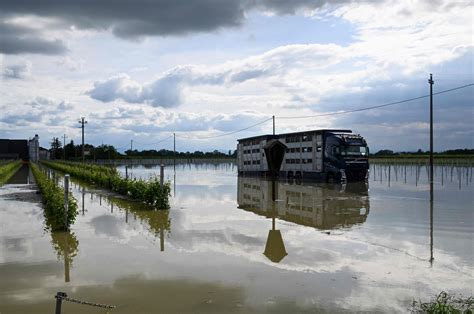 11 killed, thousands displaced in devastating floods in Italy | Daily Sabah