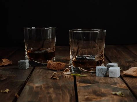 What Ice Cubes Are Best For Whiskey? [2024]