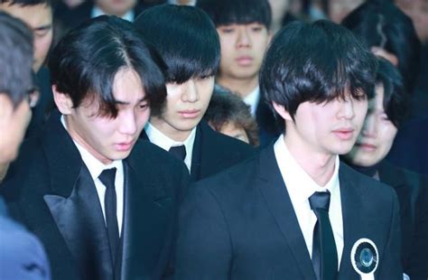 K Pop Star Jonghyuns Funeral Attended By 10000 Fans