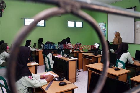 FOTO SMKN 2 Jiwan Madiun Lakukan Uji Coba Belajar Mengajar Tatap Muka