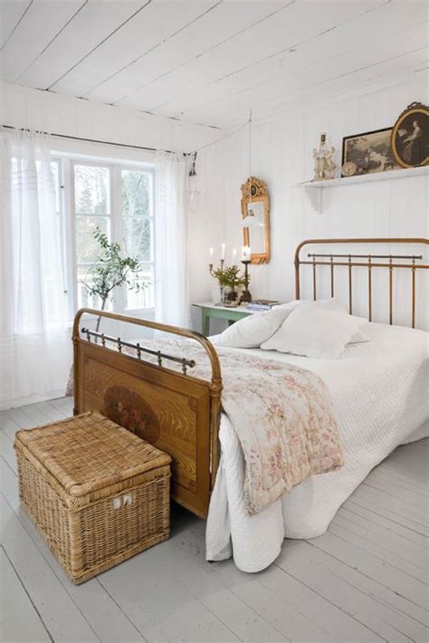 Vintage Cottage Bedroom Decorating Ideas