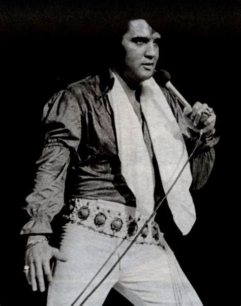 Elvis During His August September 1972 Run In Las Vegas Nv Elvis Jumpsuits Elvis Elvis Presley