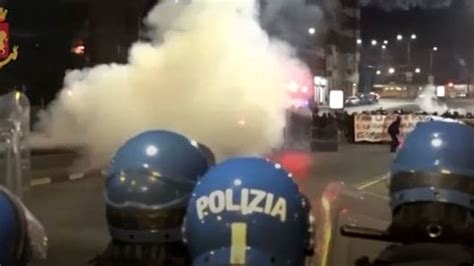 Scontri Polizia Manifestanti A Torino Nell Indagine Anche Anarchici