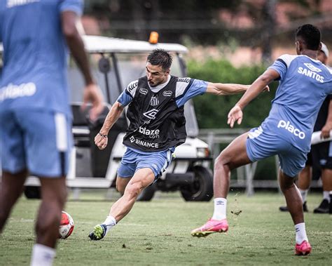 Carille tem dúvidas para montar Santos que enfrenta o Red Bull Bragantino