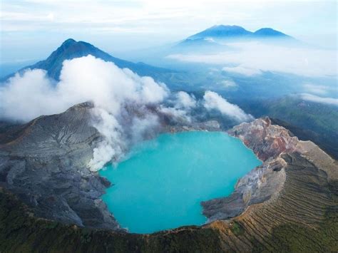 Wisata Terbaru 2024 Kawah Ijen Suguhkan Fenomena Blue Fire Yang