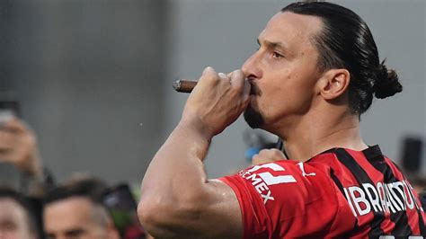 Ibrahimovic Celebrates Milan Scudetto Triumph With Cigar And Champagne