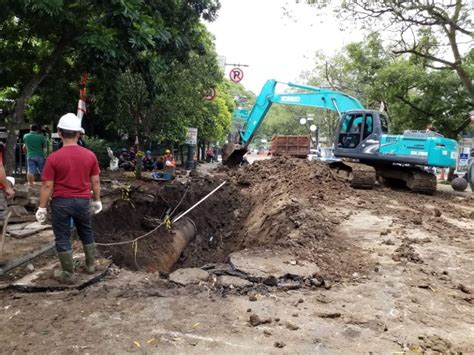 Pipa Air Pecah PDAM Siapkan Mobil Tangki Keliling