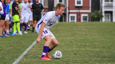 Trevecca Mens Soccer Late Goal Puts Walsh Over Trojans Trevecca