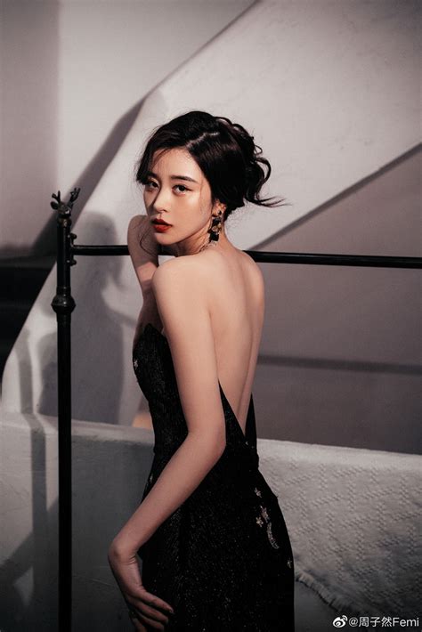 Nhan sắc nóng bỏng của hot girl bị kéo vào vụ ly hôn của Huỳnh Hiểu