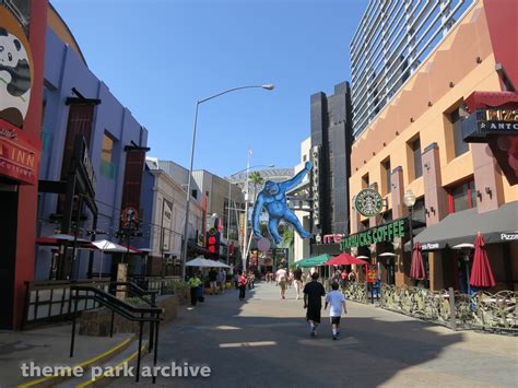 City Walk at Universal City Walk Hollywood | Theme Park Archive