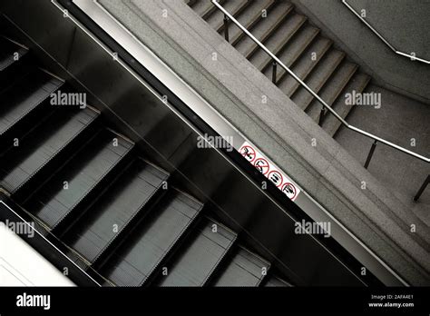 Escalator Guidelines. signs on an escalator, warning signs Stock Photo ...