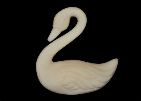 Vintage Fenton Custard Glass Swan Figurine With Fenton Foil Etsy