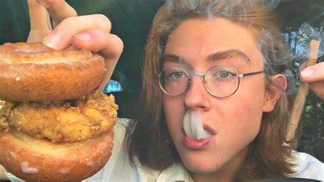 BLUNT HOTBOX Trying NEW KFC DONUT CHICKEN SANDWICH YouTube