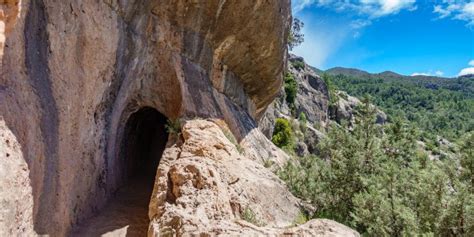 Ruta de Peña Cortada un paseo entre rocas y acueductos