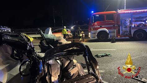 Incidente In A4 Furgone Viaggia Contromano In Autostrada E Colpisce