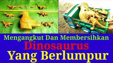 Mengangkut Dan Membersihkan Mainan Yang Berlumpur Dinosaurus T Rex