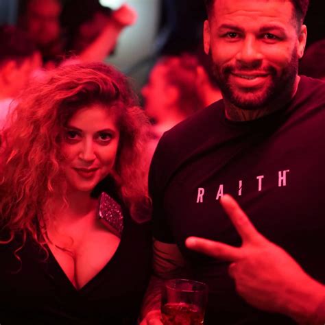 Cairns Pub Crawl - Riviera Bar Crawl Tours