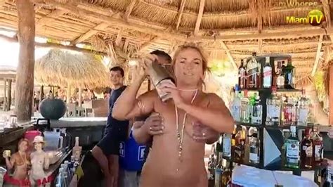 Watch Eila Adams Tending Bar Porn Video Nudespree