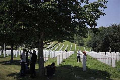 Srebrenitsa Soyk R M Kurbanlar In Mezar Yerleri Haz Rland Haberler