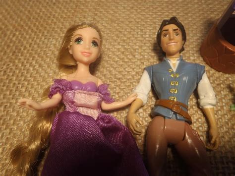 Polly Pocket Disney Princess Rapunzel Andflynn Rider Prince Lot C39