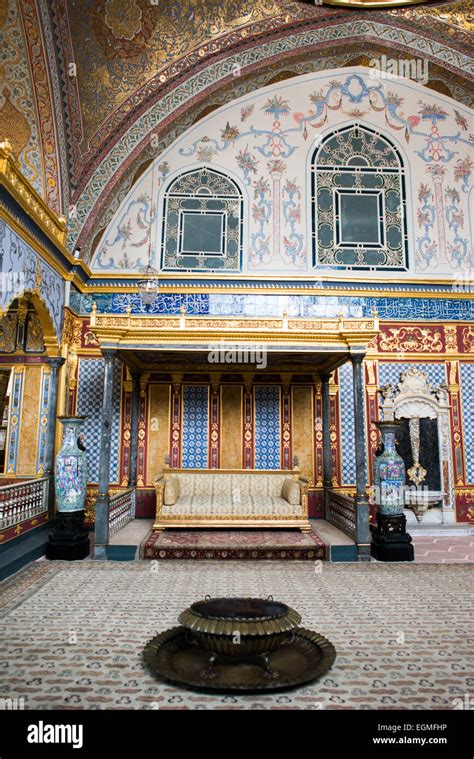 Istanbul Turkey Türkiye — The Sultans Throne In The Ornately