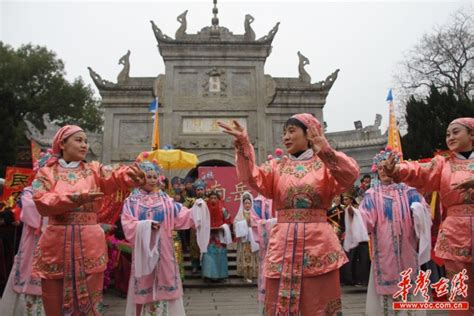 【新春走基层·年味湖南】南岳庙会古韵飘香 “非遗”大餐排街巡演南岳非遗庙会新浪新闻