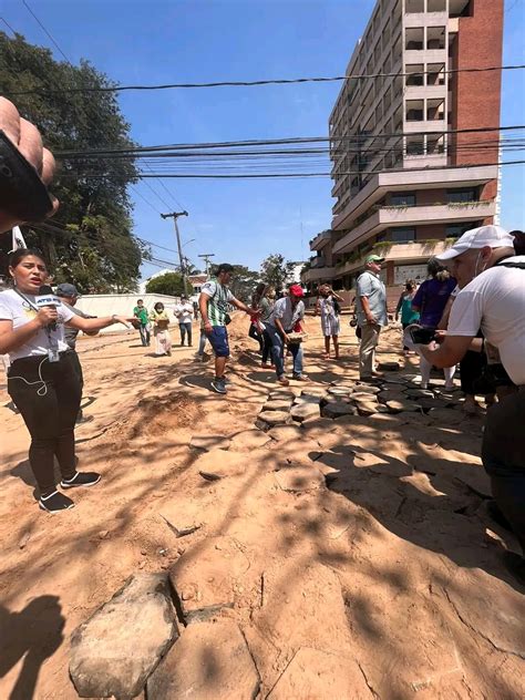 Activistas Y Opositores A Jhonny Protestan Contra El Retiro De Losetas