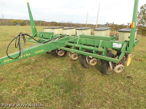 John Deere 7000 Planter In Polk Mo Item Db7355 Sold Purple Wave