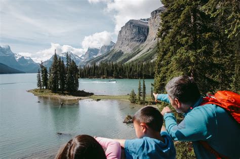 Maligne Lake Premium Cruise | Tourism Jasper