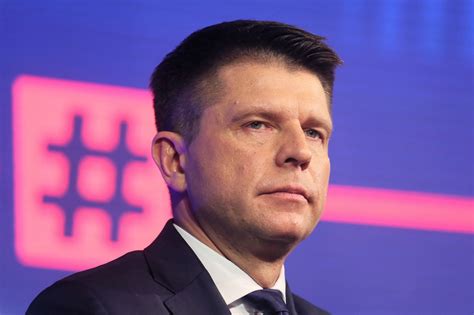 Petru przeciwko wolnemu w Wigilię Polityk goni Polaków do pracy sam