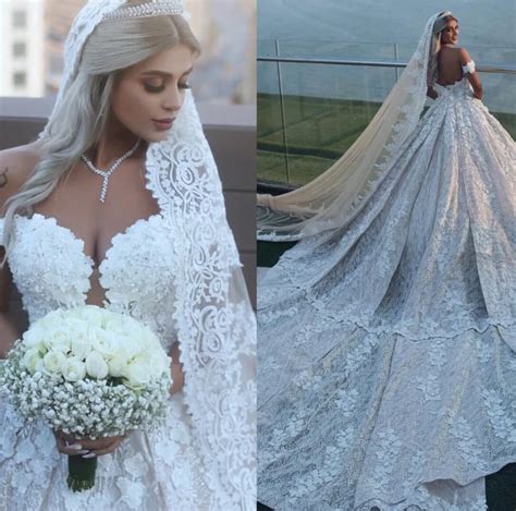 Gorgeous Dubai Arabic Wedding Gowns Lace Appliqued Luxury Long Train