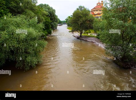 Isar River flowing through Munich, Germany Stock Photo - Alamy