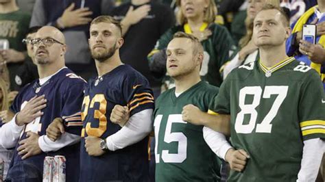 Green Bay Packers, Chicago Bears, fans lock arms during national anthem before NFL game - ABC7 ...