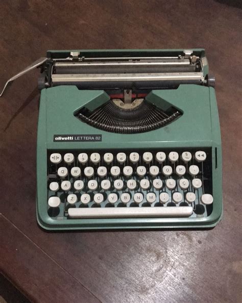 M Quina De Escrever Datilografar Olivetti Produto Vintage E Retro