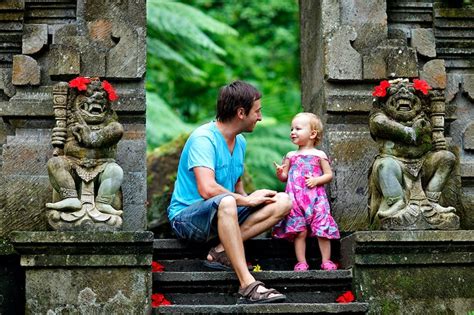 Jalan Raya Ubud Shopping Street Guide To The Main Walking Street Of