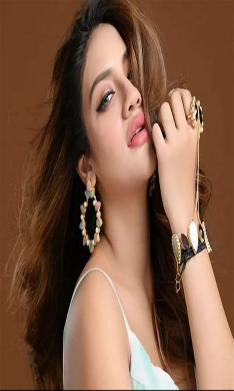 Nusrat Jahan Shares A Series Of Hot PICS Post Pregnancy Have A Look