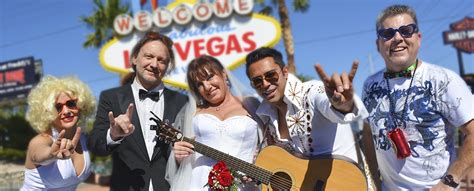 Elvis Las Vegas Sign Wedding At The Little Vegas Chapel The Little Vegas Chapel