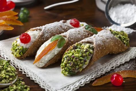 Sicilian Cannoli (Siciliani) - Authentic Italian Recipes