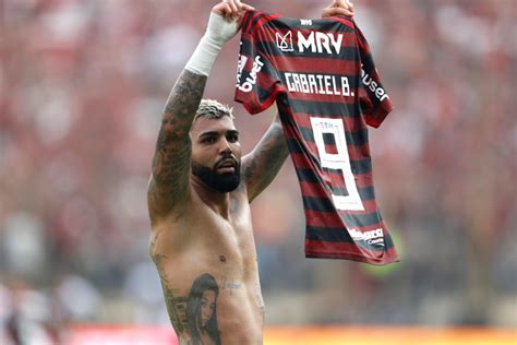 Video La Reacción Viral De Gabigol Al Ver Un Tatuaje De River Olé