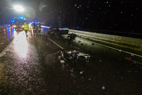 Schwerer Verkehrsunfall A Verletzte Freiwillige