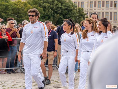 Jo Paris 2024 Le Relais Et Les Porteurs De La Flamme Dans Les