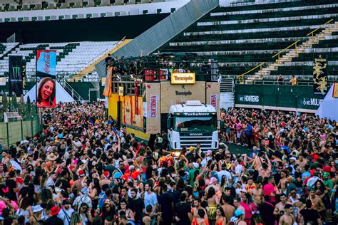 Bloco Califórnia arrecada cerca de cinco toneladas de alimentos para o