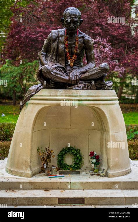 Gandhi Statue London - Mahatma Gandhi statue in Tavistock Square ...