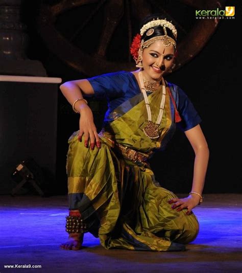 Pin By D̤̮r̤̮e̤̮a̤̮m̤̮e̤̮r̤̮🌻📿 On Manju Warrier Bharatanatyam Poses